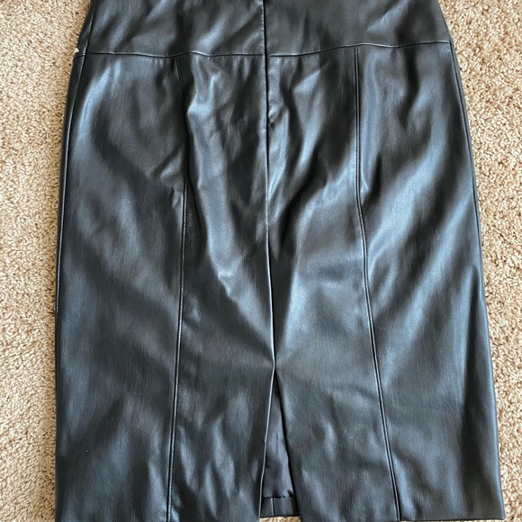 Leather skirt with studs - Picture 3 of 15